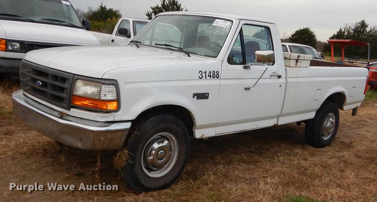 image for item DF1926 1996 Ford F250 XL pickup truck