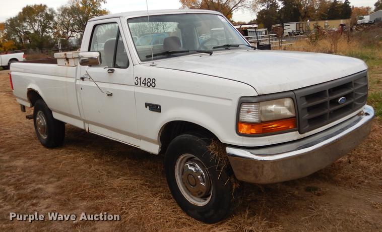 image for item DF1926 1996 Ford F250 XL pickup truck