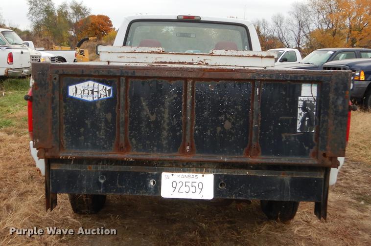 image for item DF1926 1996 Ford F250 XL pickup truck