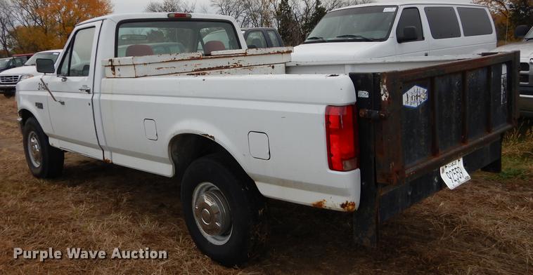 image for item DF1926 1996 Ford F250 XL pickup truck