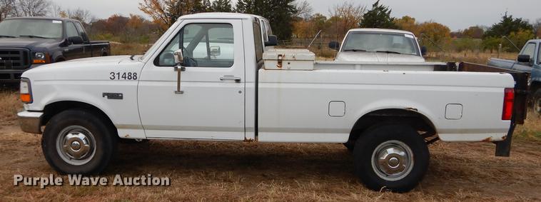 image for item DF1926 1996 Ford F250 XL pickup truck