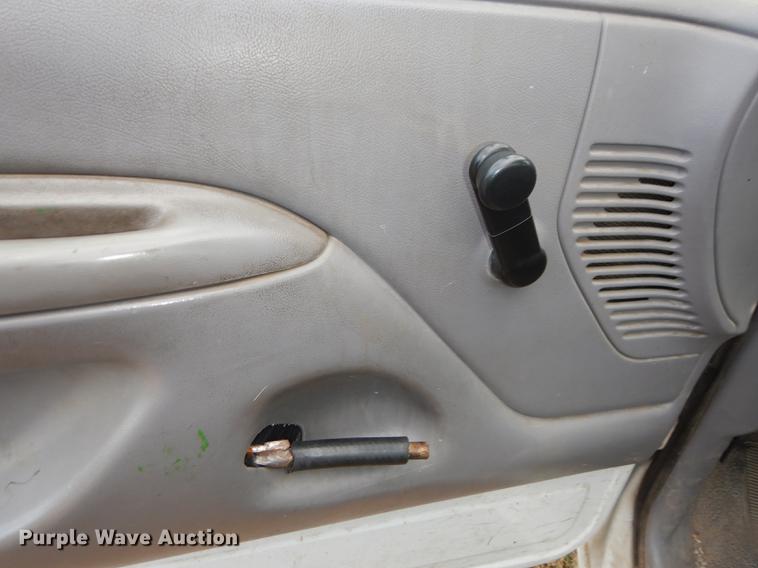 image for item DF1926 1996 Ford F250 XL pickup truck