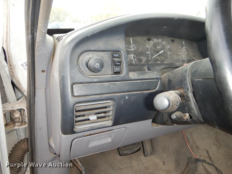 image for item DF1926 1996 Ford F250 XL pickup truck