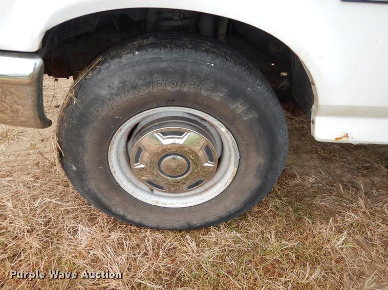 image for item DF1926 1996 Ford F250 XL pickup truck