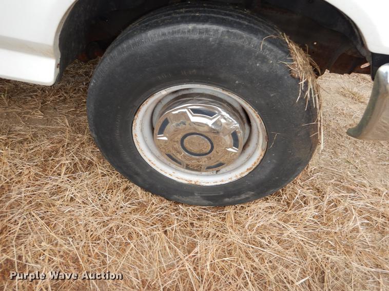 image for item DF1926 1996 Ford F250 XL pickup truck