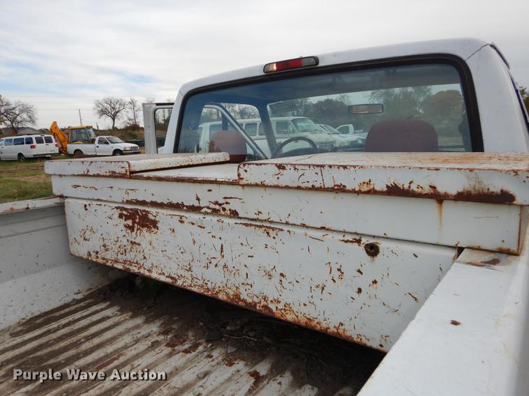 image for item DF1926 1996 Ford F250 XL pickup truck