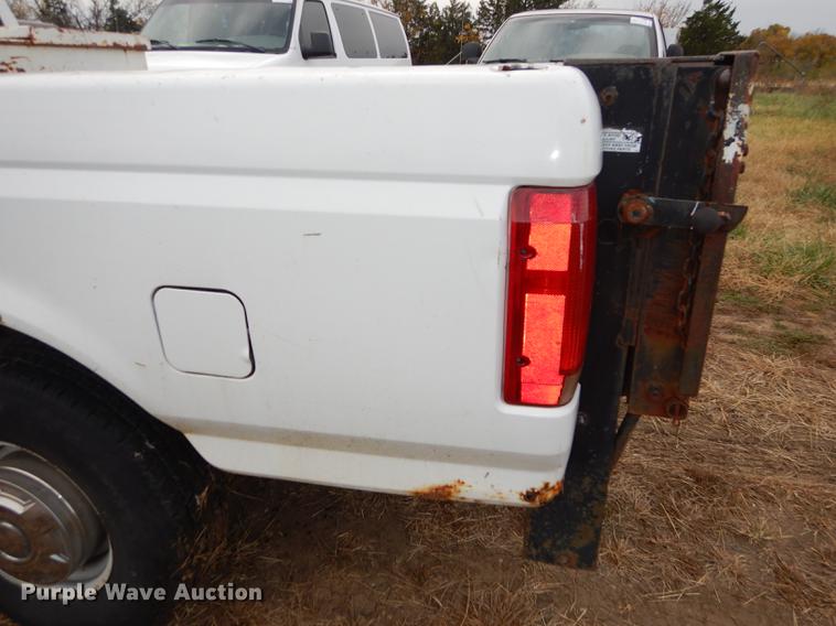 image for item DF1926 1996 Ford F250 XL pickup truck