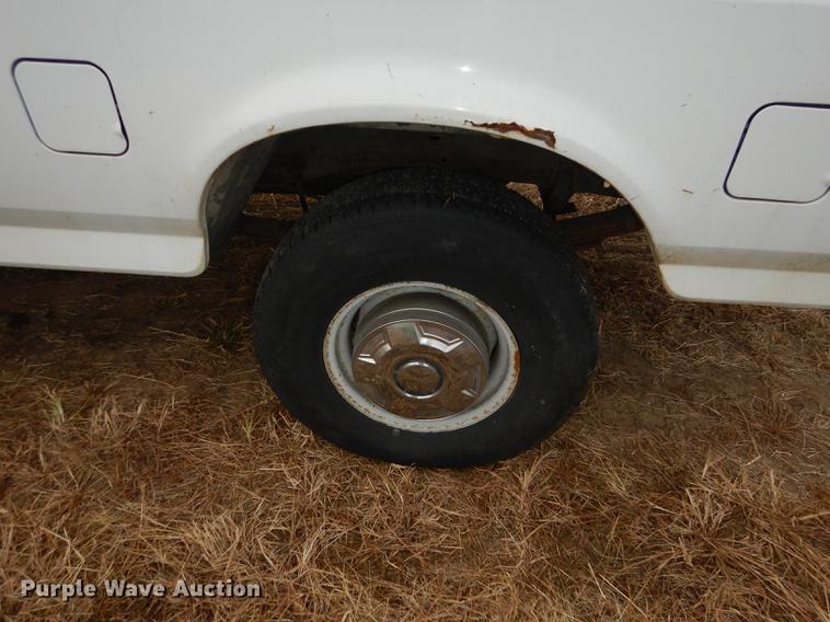 image for item DF1926 1996 Ford F250 XL pickup truck