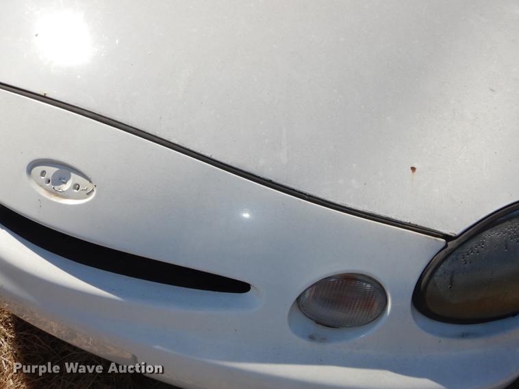image for item DF1927 1996 Ford Taurus