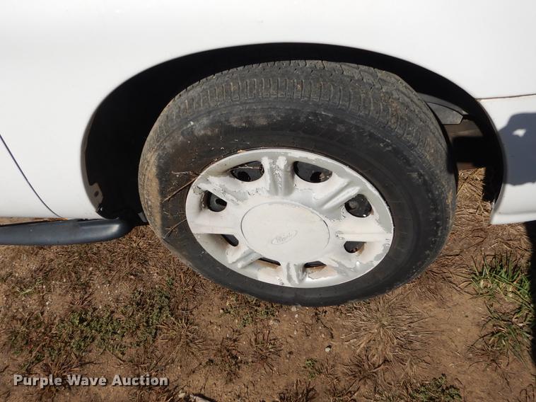 image for item DF1927 1996 Ford Taurus