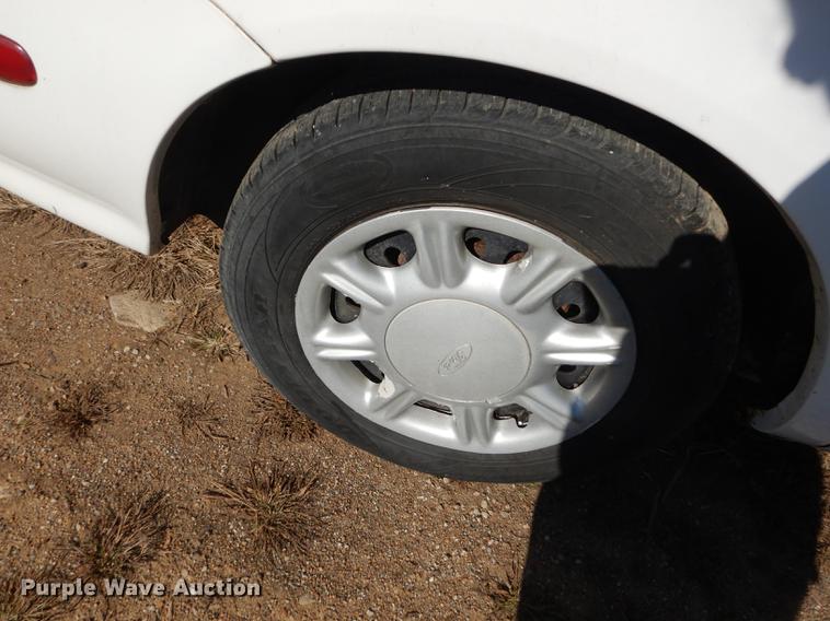 image for item DF1927 1996 Ford Taurus