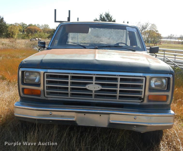 image for item DF1929 1984 Ford F250 flatbed pickup truck