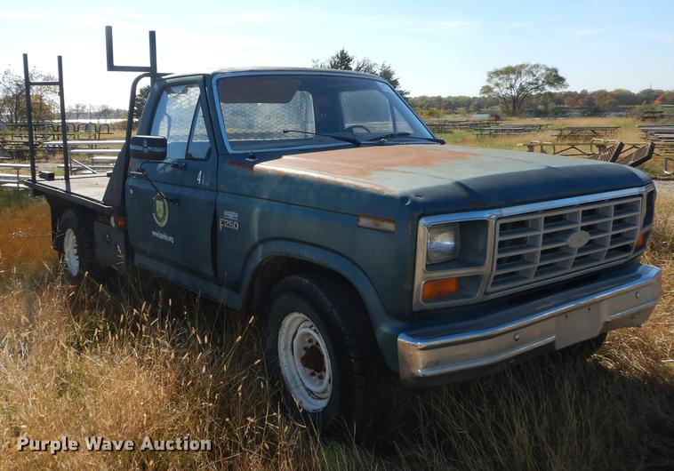 image for item DF1929 1984 Ford F250 flatbed pickup truck