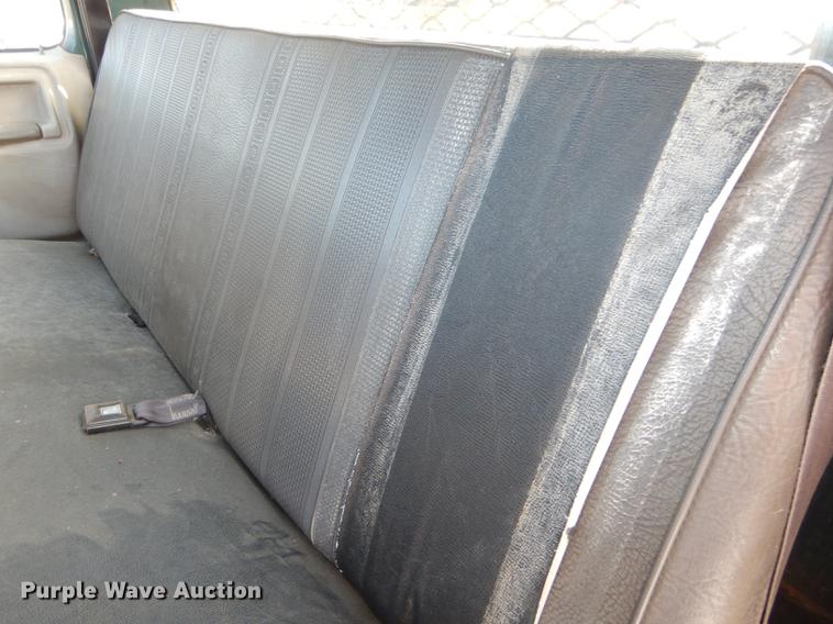 image for item DF1929 1984 Ford F250 flatbed pickup truck