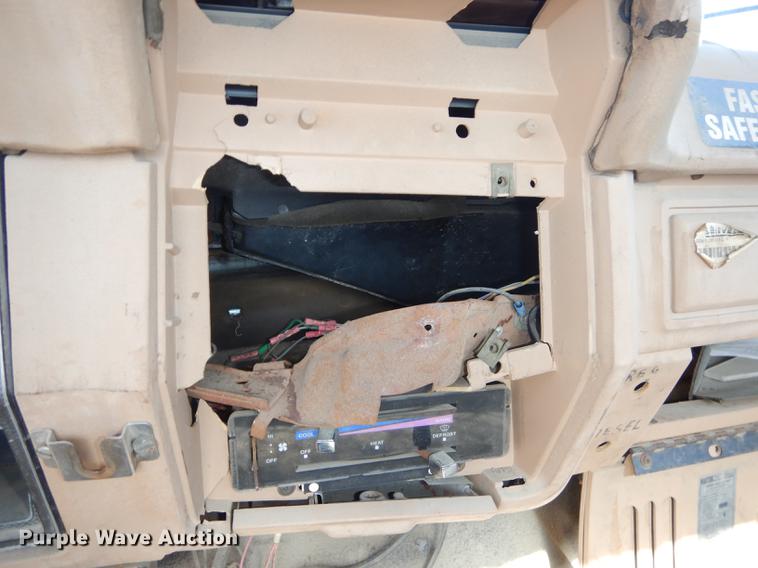 image for item DF1929 1984 Ford F250 flatbed pickup truck