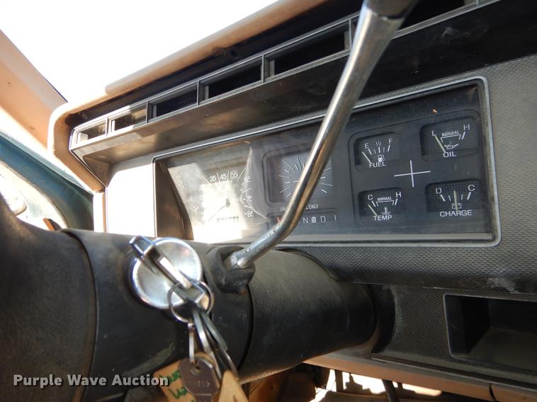 image for item DF1929 1984 Ford F250 flatbed pickup truck