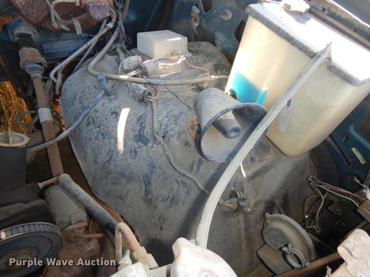 image for item DF1929 1984 Ford F250 flatbed pickup truck