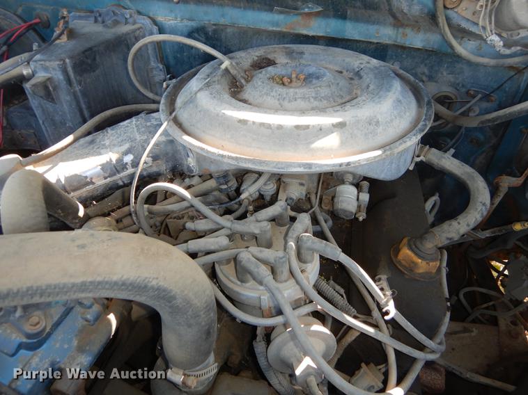 image for item DF1929 1984 Ford F250 flatbed pickup truck