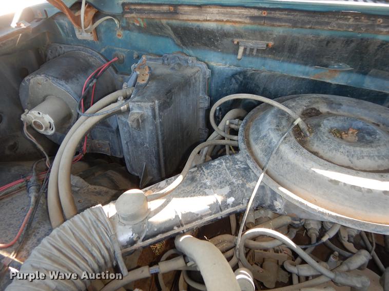 image for item DF1929 1984 Ford F250 flatbed pickup truck