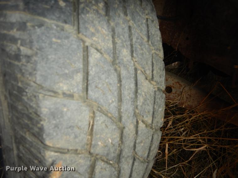 image for item DF1929 1984 Ford F250 flatbed pickup truck