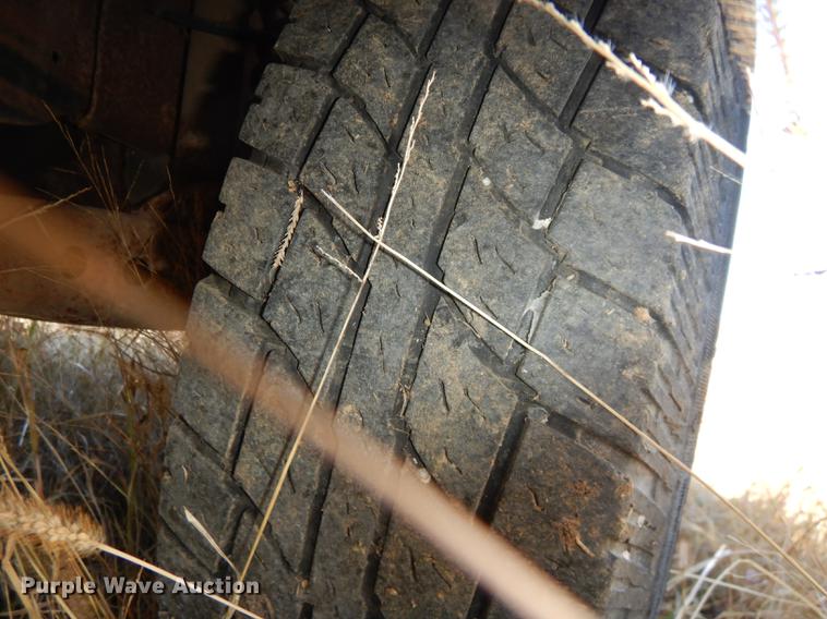 image for item DF1929 1984 Ford F250 flatbed pickup truck