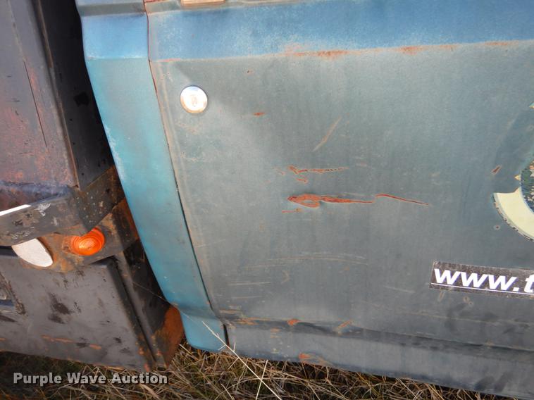 image for item DF1929 1984 Ford F250 flatbed pickup truck