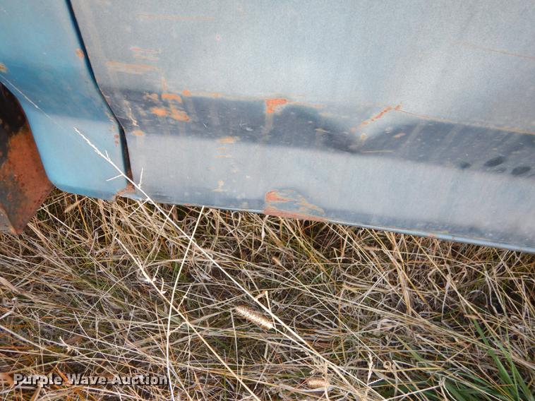 image for item DF1929 1984 Ford F250 flatbed pickup truck