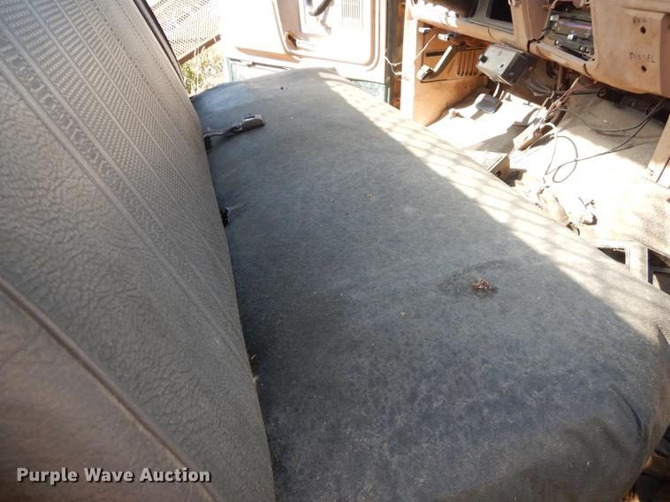 image for item DF1929 1984 Ford F250 flatbed pickup truck