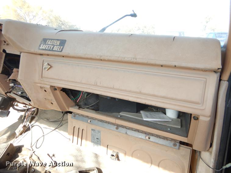 image for item DF1929 1984 Ford F250 flatbed pickup truck