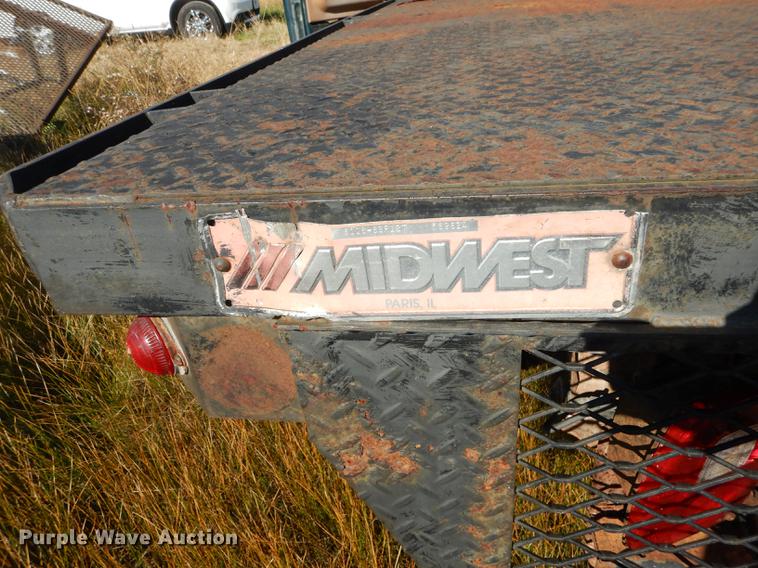 image for item DF1929 1984 Ford F250 flatbed pickup truck