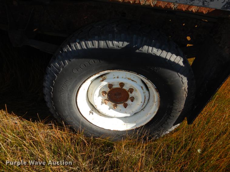 image for item DF1929 1984 Ford F250 flatbed pickup truck