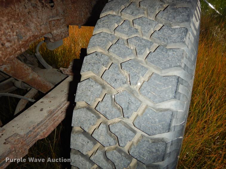 image for item DF1929 1984 Ford F250 flatbed pickup truck