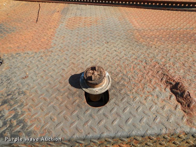 image for item DF1929 1984 Ford F250 flatbed pickup truck