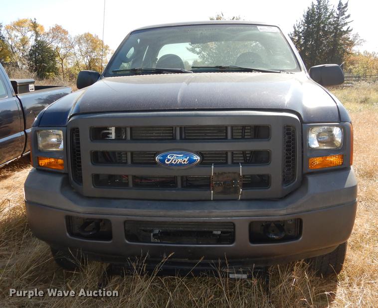 image for item DF1932 2005 Ford F250 Super Duty SuperCab pickup truck