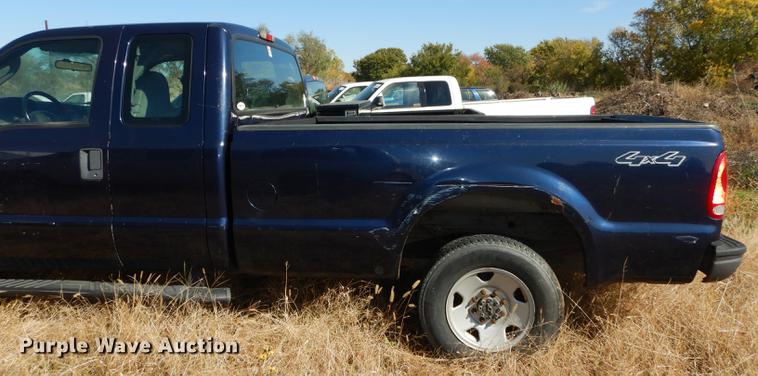 image for item DF1932 2005 Ford F250 Super Duty SuperCab pickup truck