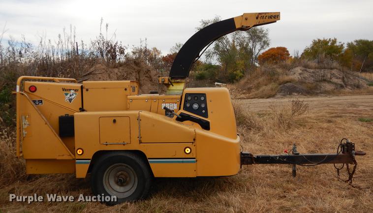 image for item DF1986 2003 Vermeer BC1000XC wood chipper