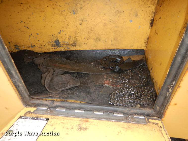 image for item DF1986 2003 Vermeer BC1000XC wood chipper