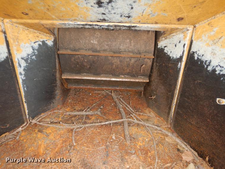 image for item DF1986 2003 Vermeer BC1000XC wood chipper