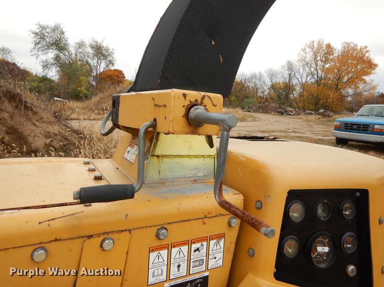 image for item DF1986 2003 Vermeer BC1000XC wood chipper