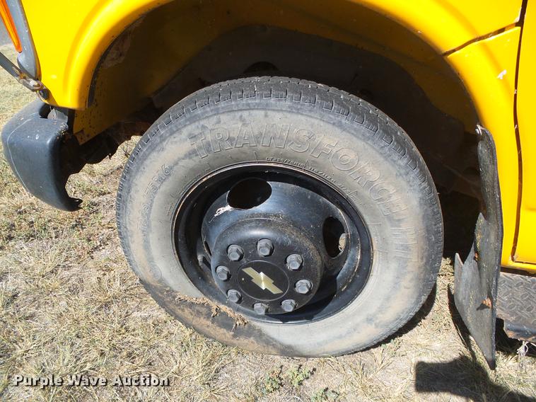 image for item DF2767 2001 Chevrolet Express 3500 Cargo school bus