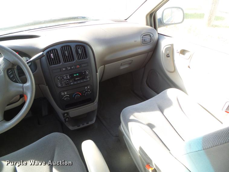 image for item DF2813 2001 Dodge Caravan SE van