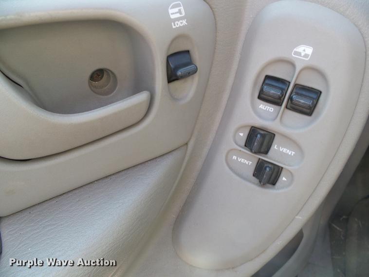 image for item DF2813 2001 Dodge Caravan SE van