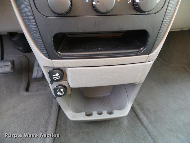 image for item DF2813 2001 Dodge Caravan SE van