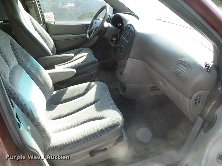image for item DF2813 2001 Dodge Caravan SE van