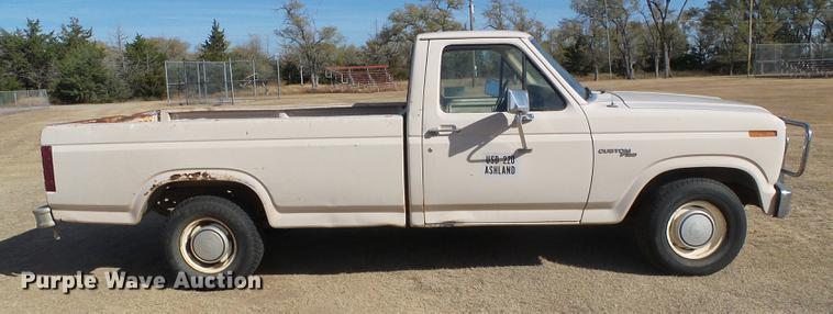 image for item DF2814 1981 Ford F150 Custom pickup truck