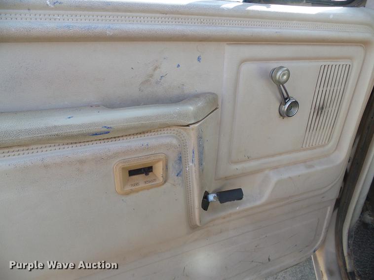 image for item DF2814 1981 Ford F150 Custom pickup truck