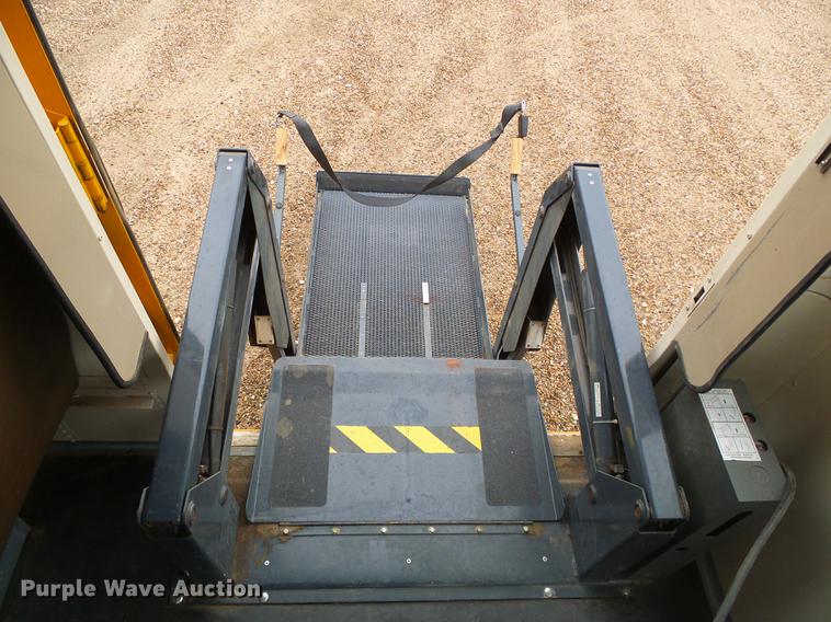 image for item DF2815 1993 Ford B700 Blue Bird school bus