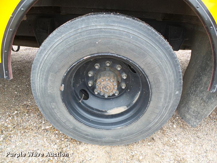 image for item DF2815 1993 Ford B700 Blue Bird school bus