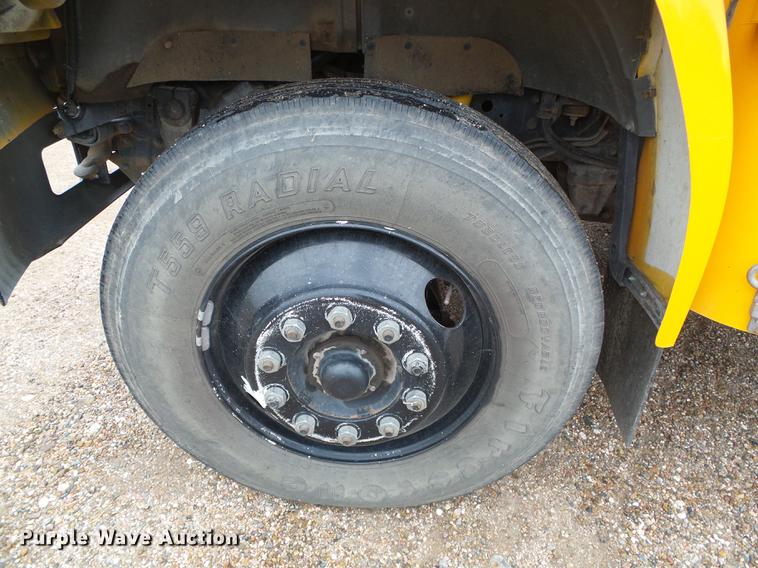 image for item DF2815 1993 Ford B700 Blue Bird school bus