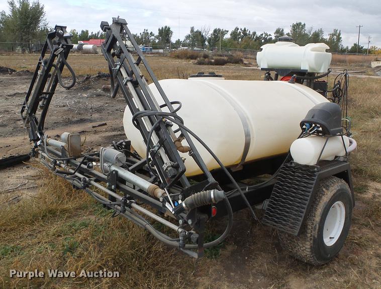 Wylie sprayer in Laverne, OK Item DF2818 sold Purple Wave